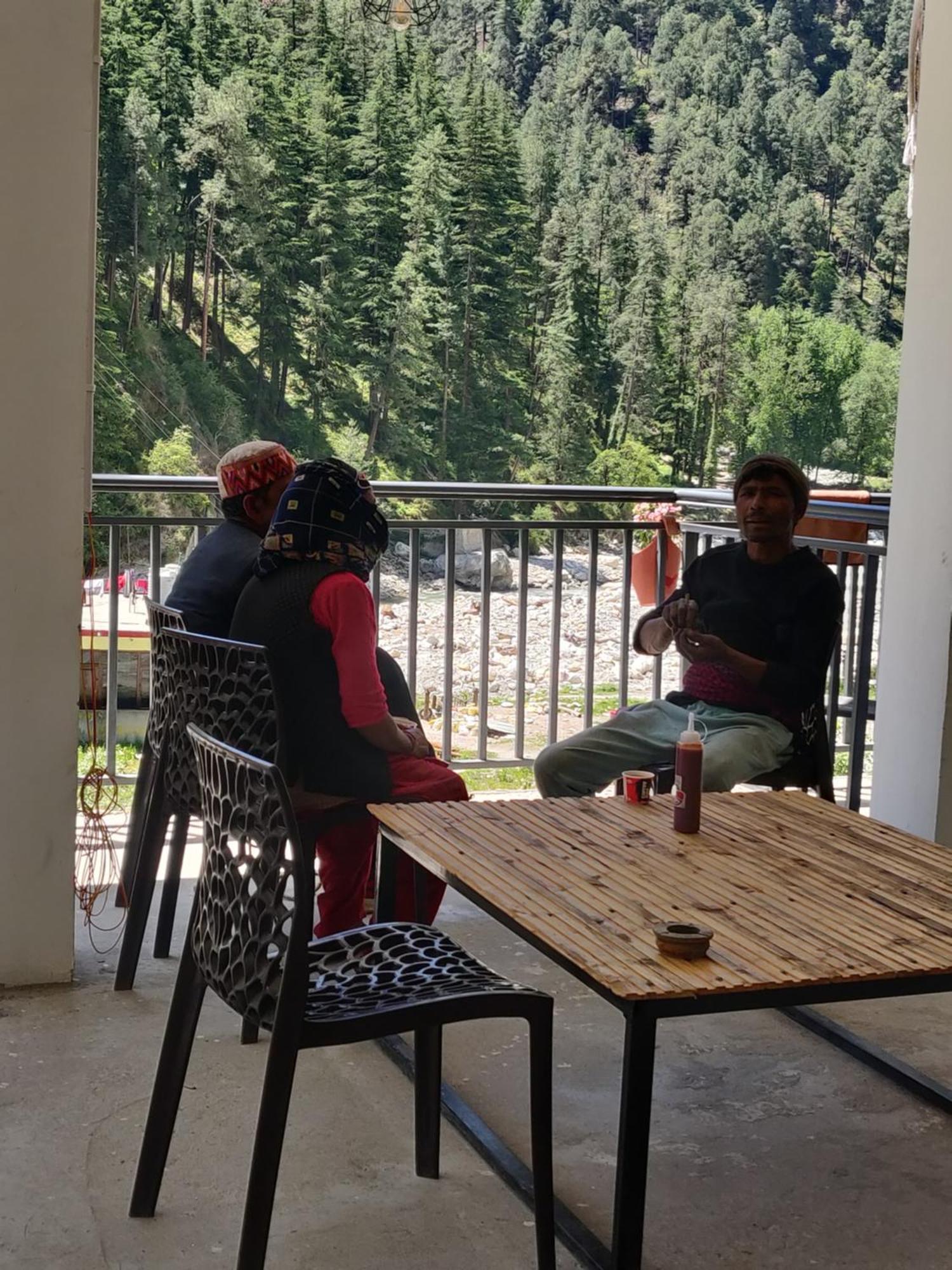 Himtrek Stays, Kasol Extérieur photo